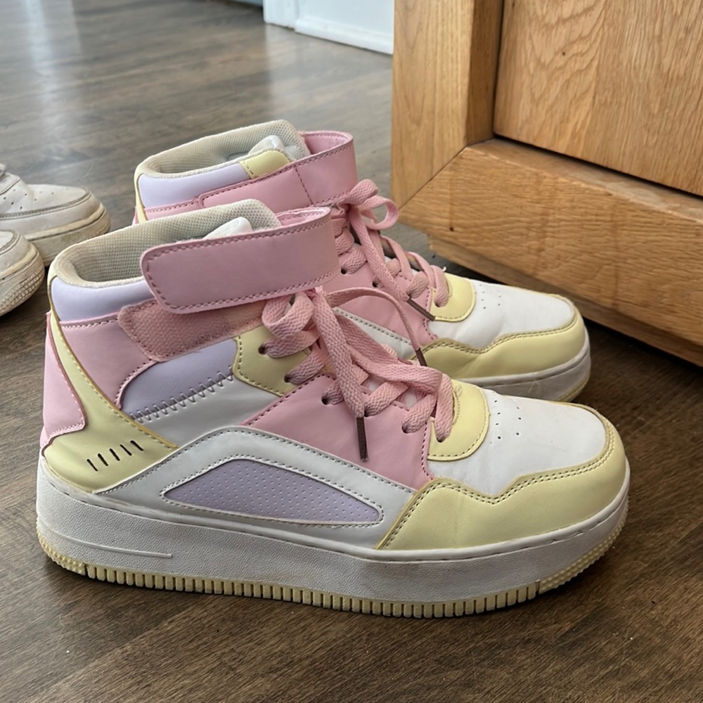 Pastel high top shoes size 8